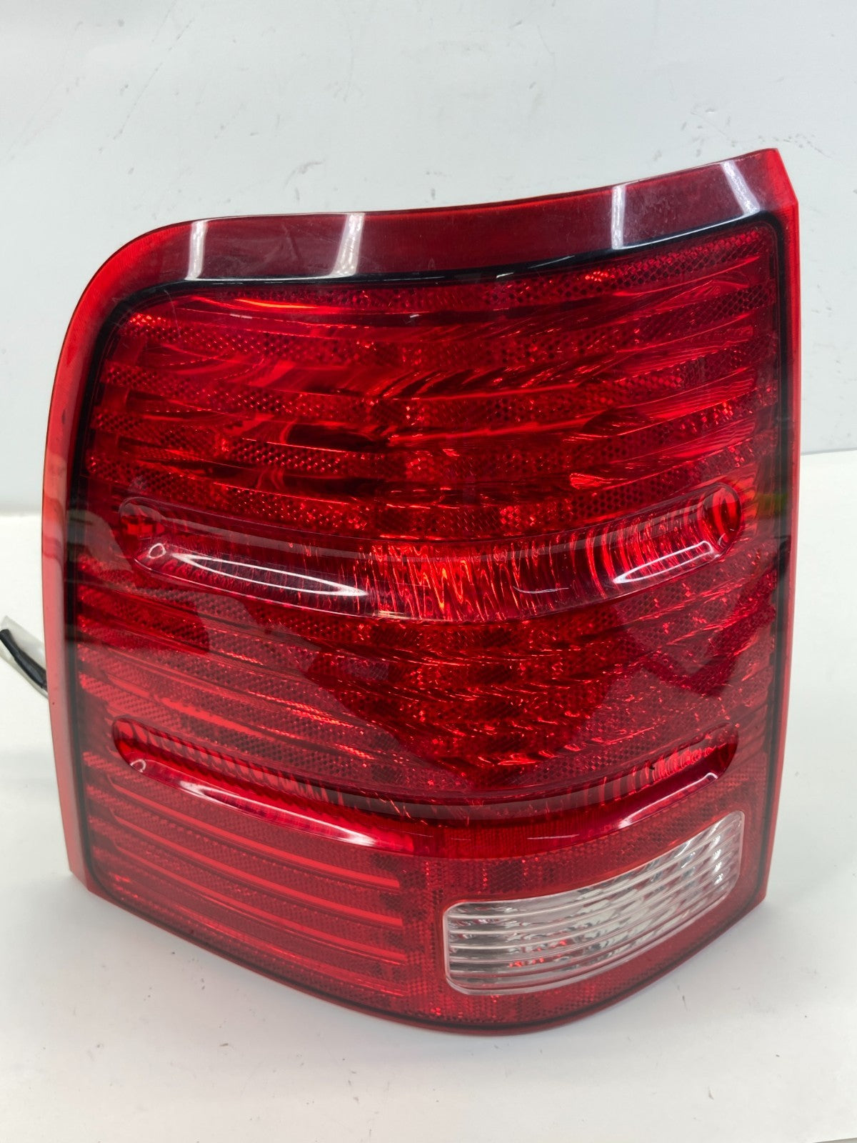02 03 04 05 Ford Explorer Rear Left RR LH Side Tail Light Taillight Lamp OEM
