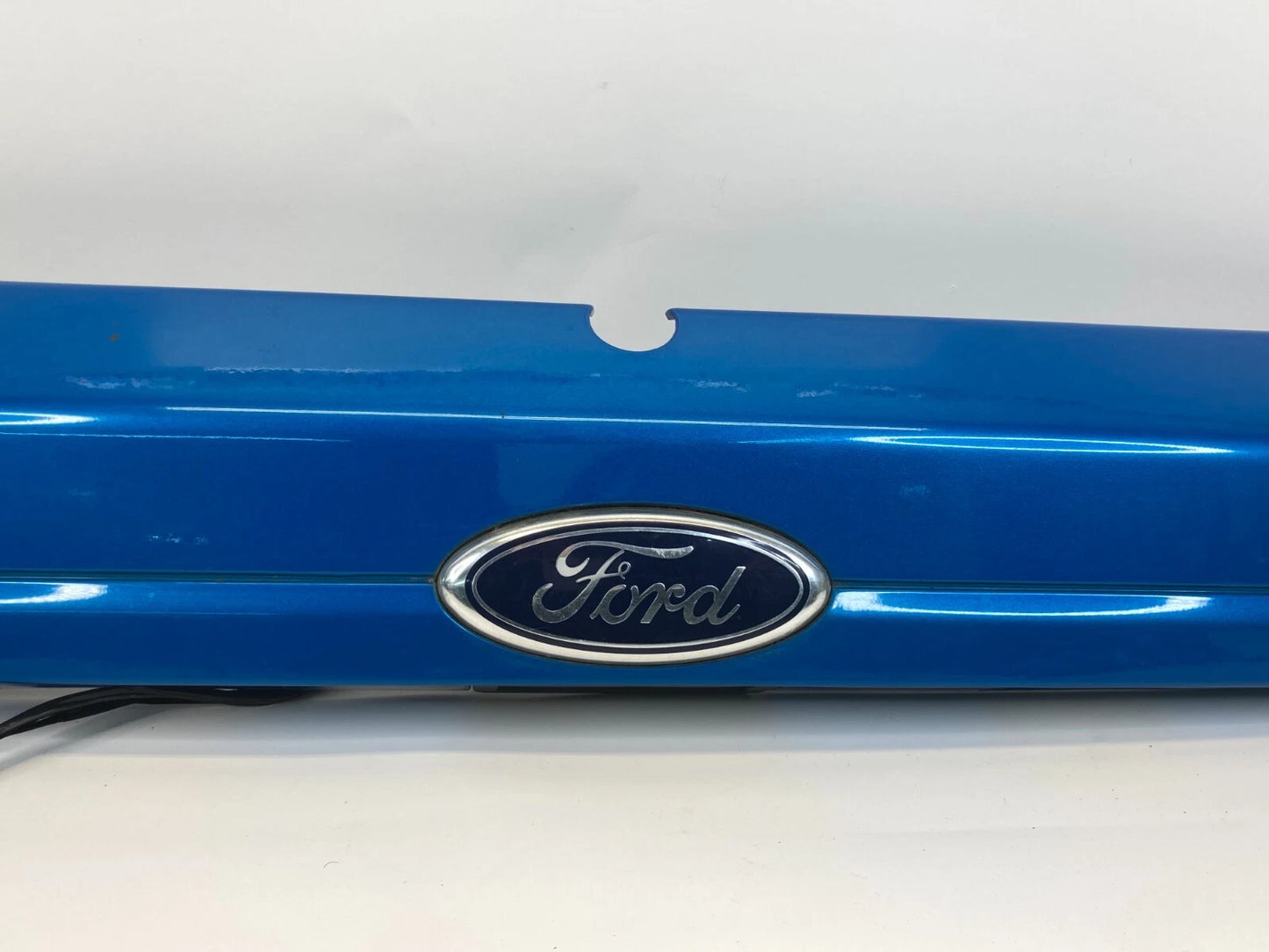 2011-2013 FORD FIESTA HATCHBACK REAR TRUNK MOLDING HANDLE W/ EMBLEM AE83-5843404