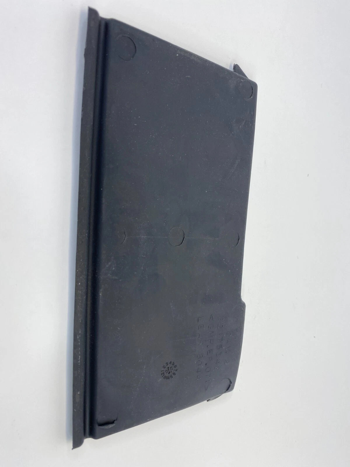 2002-2007 SATURN VUE FRONT DASH LOWER STORAGE COMPARTMENT RUBBER MAT 22675342