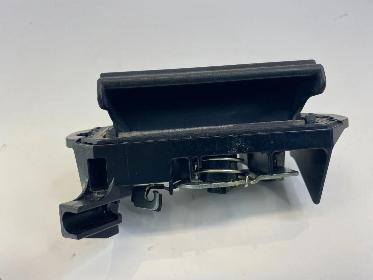 2009 2010 PONTIAC VIBE HATCHBACK REAR EXTERIOR TRUNK LID TAILGATE LEVER HANDLE