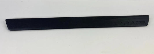 10-15 TOYOTA PRIUS FRONT RIGHT SIDE DOOR SCUFF PLATE STEP TRIM PANEL 67911-47030