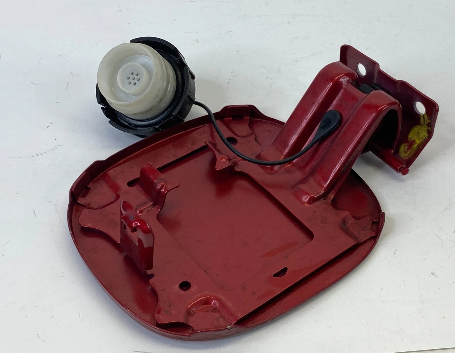 2007-2013 MITSUBISHI OUTLANDER FUEL FILLER DOOR GAS CAP COVER SET ORIENT RED OEM