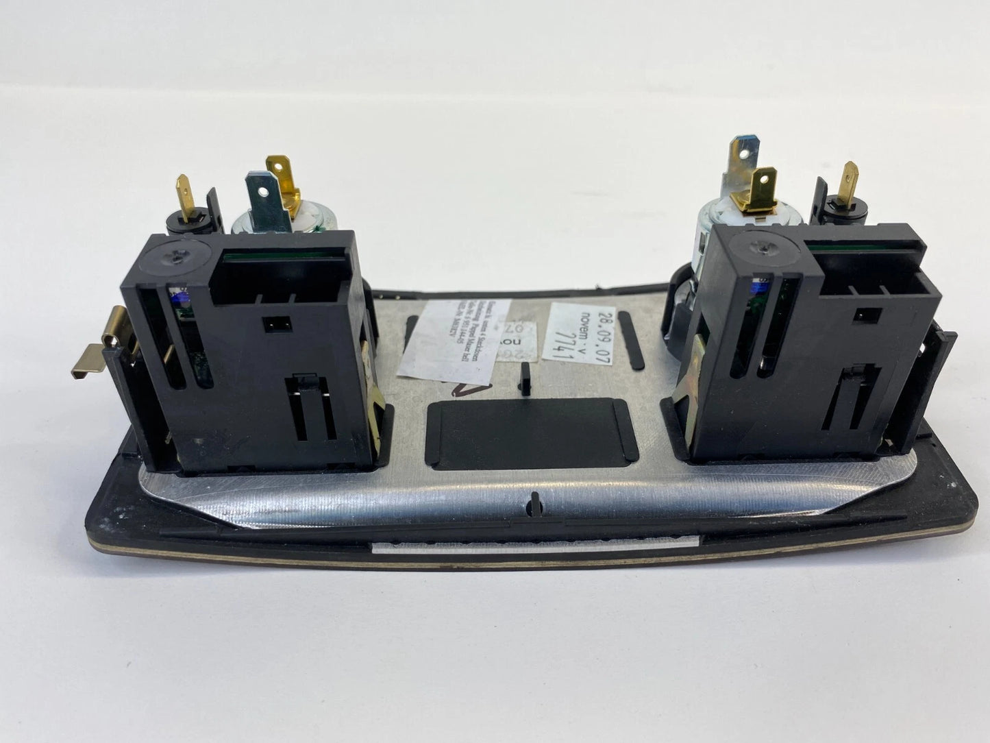 08-09 BMW 550I SEDAN REAR CONSOLE SEAT HEATER SWITCH & POWER OUTLET 695114405