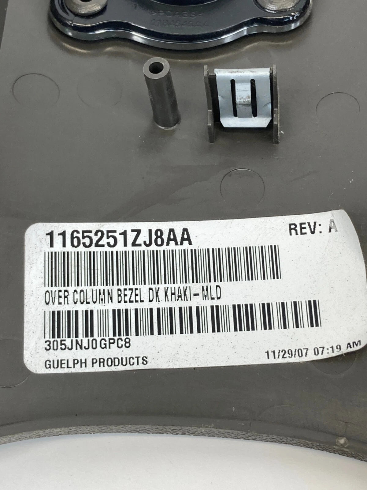 2007 2008 CHRYSLER 300 STEERING COLUMN UPPER SHROUD BEZEL TRIM 116521ZJ8AA OEM