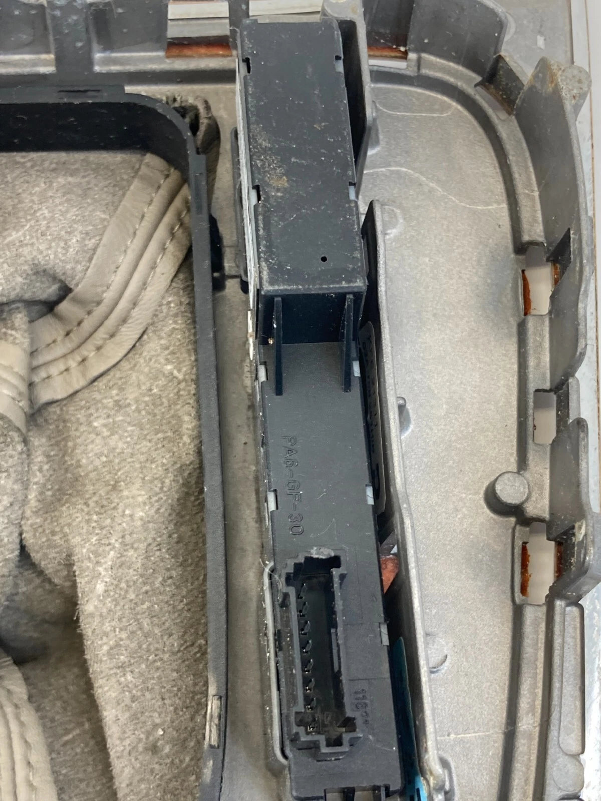 03-06 MERCEDES-BENZ E500 AT GEAR SHIFTER KNOB TRIM BEZEL W/AIR SUSPENSION SWITCH