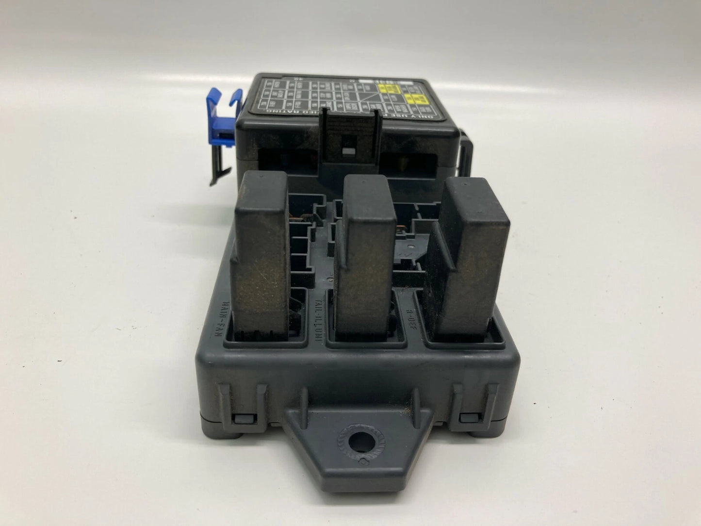 1998 1999 SUBARU LEGACY 2.2L A/T WAGON UNDER DASH FUSE BOX JUNCTION BLOCK OEM