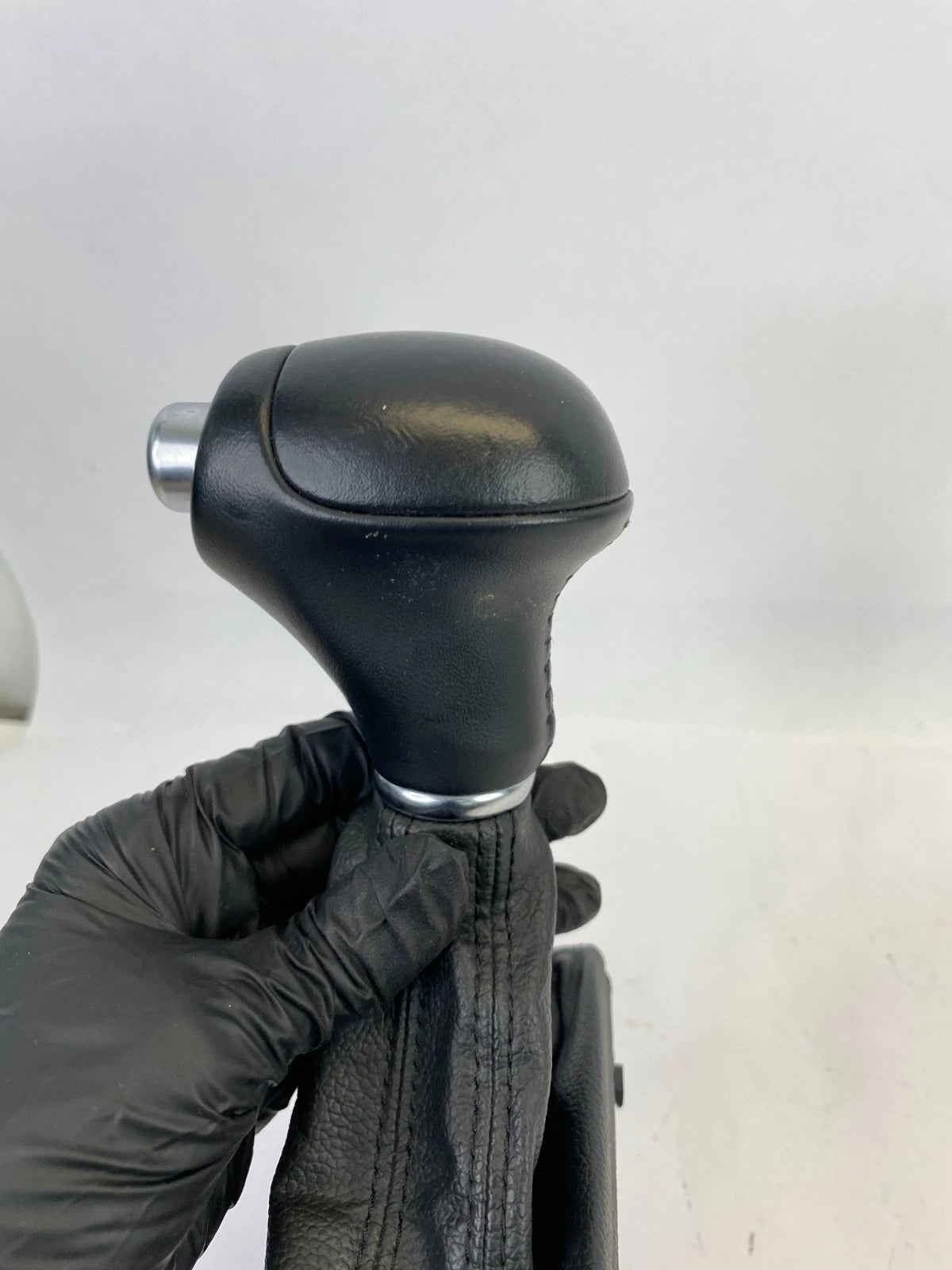 2014 2015 KIA SORENTO 3.3L AT SHIFT KNOB HANDLE AND GAITER BLACK LEATHER OEM