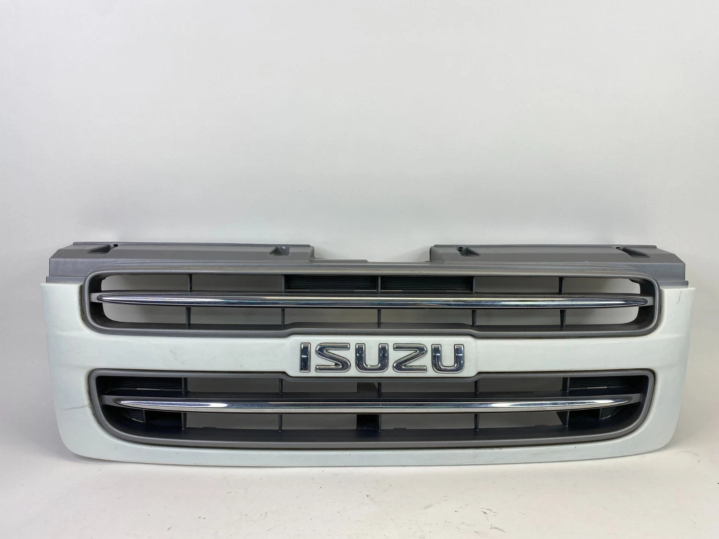 2000-2002 ISUZU TROOPER WHITE UPPER FRONT BUMPER CHROME GRILLE GRILL OEM