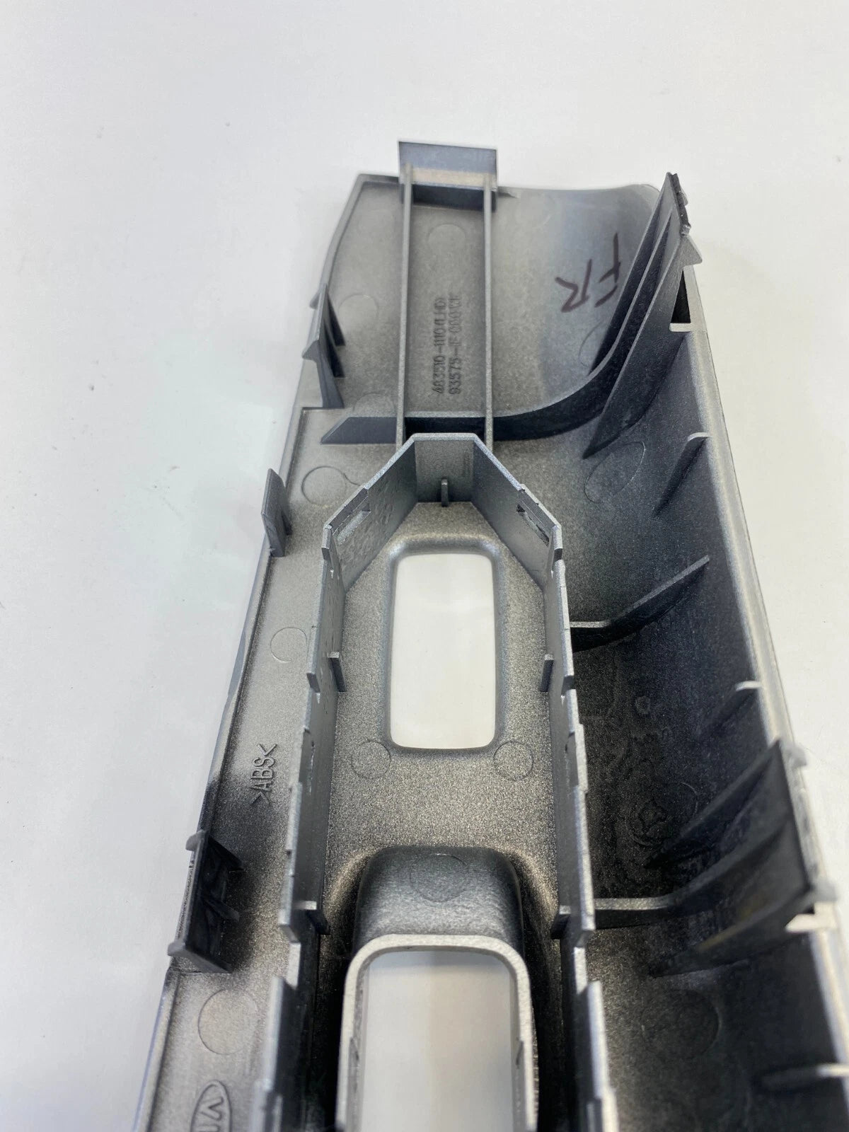 2005-2010 KIA SPORTAGE FRONT RIGHT SIDE DOOR WINDOW SWITCH BEZEL 93575-1F000 OEM