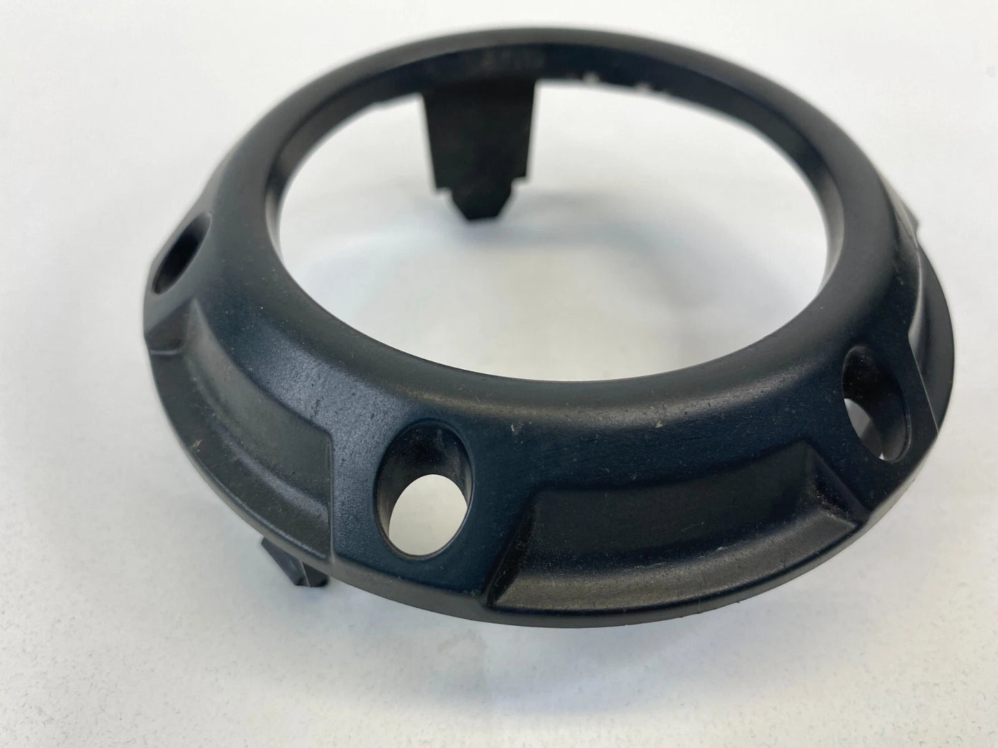 2007-2009 MITSUBISHI OUTLANDER SUV FRONT BUMPER FOG LIGHT LAMP BEZEL 6400A599