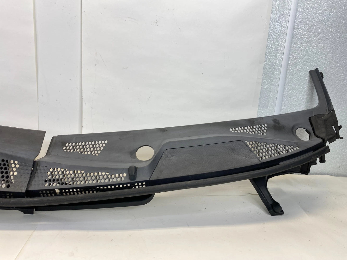 2007 HONDA FIT FRONT WINDSHIELD COWL TOP PANEL GRILLE 74220-SLN-A00 OEM