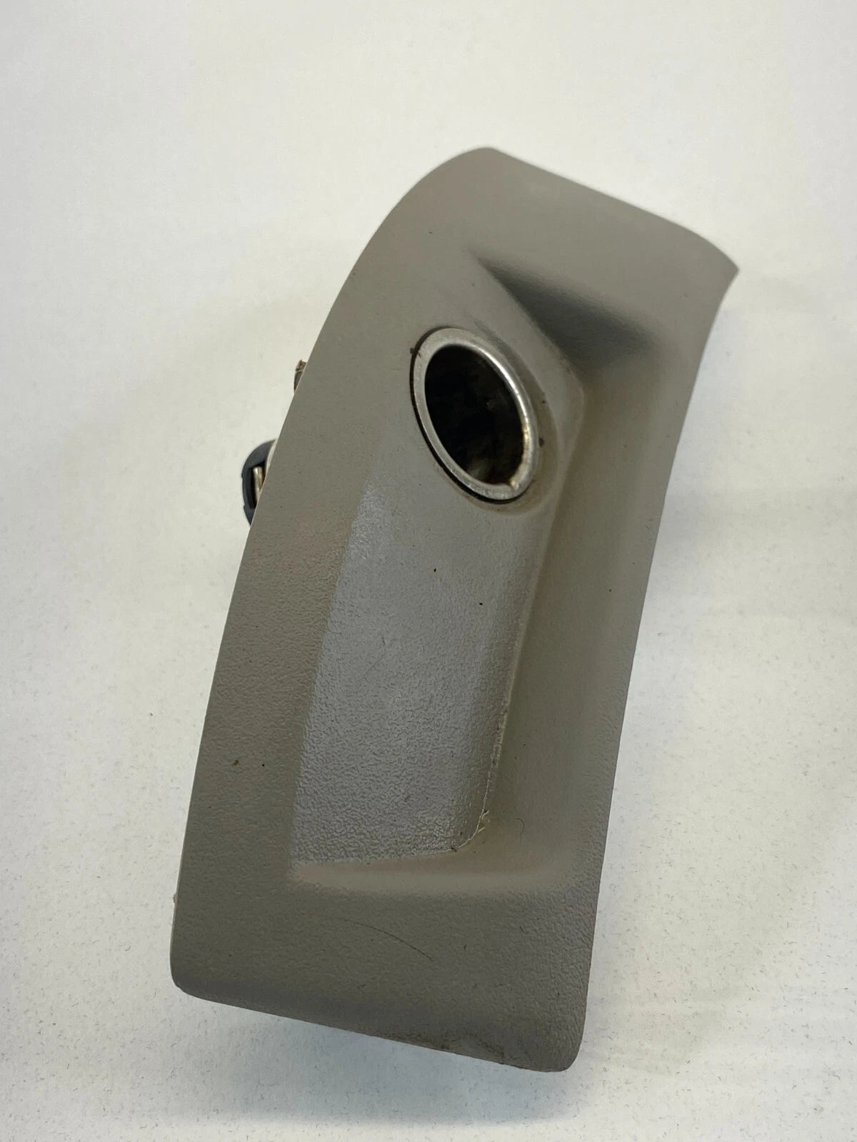 2004-2007 VOLVO S40 2.4I SEDAN FRONT CENTER CONSOLE POWER OUTLET TRIM BEZEL OEM