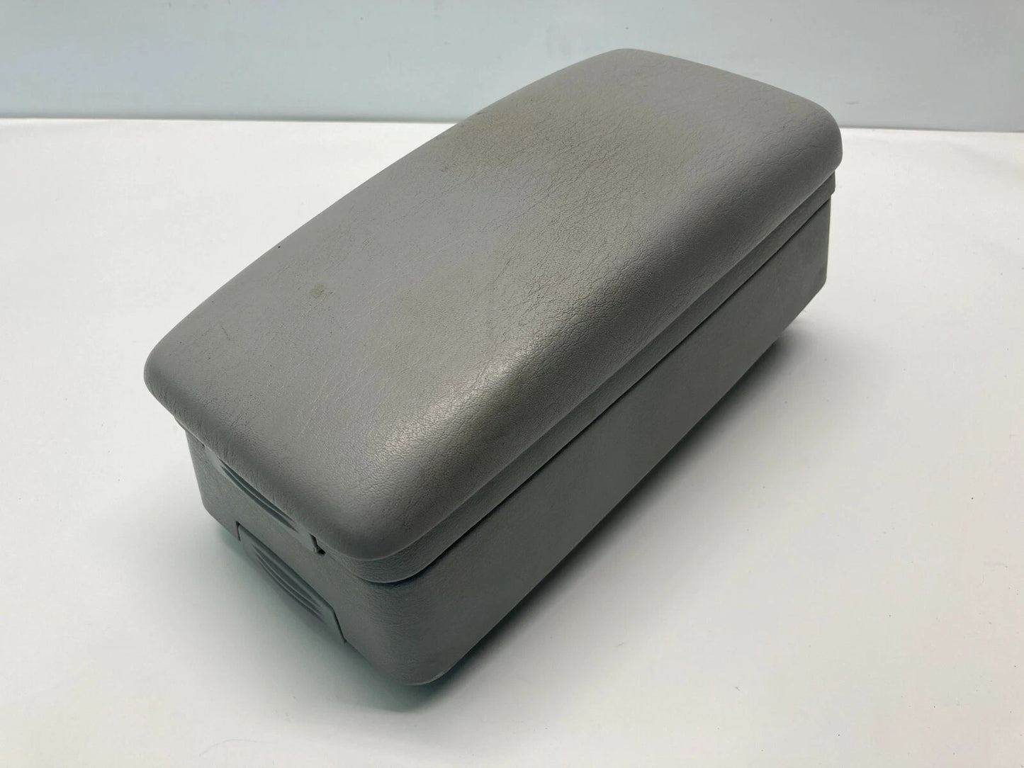 2006 2007 2008 2009 2010 CHRYSLER PT CRUISER CENTER CONSOLE ARMREST COMPARTMENT