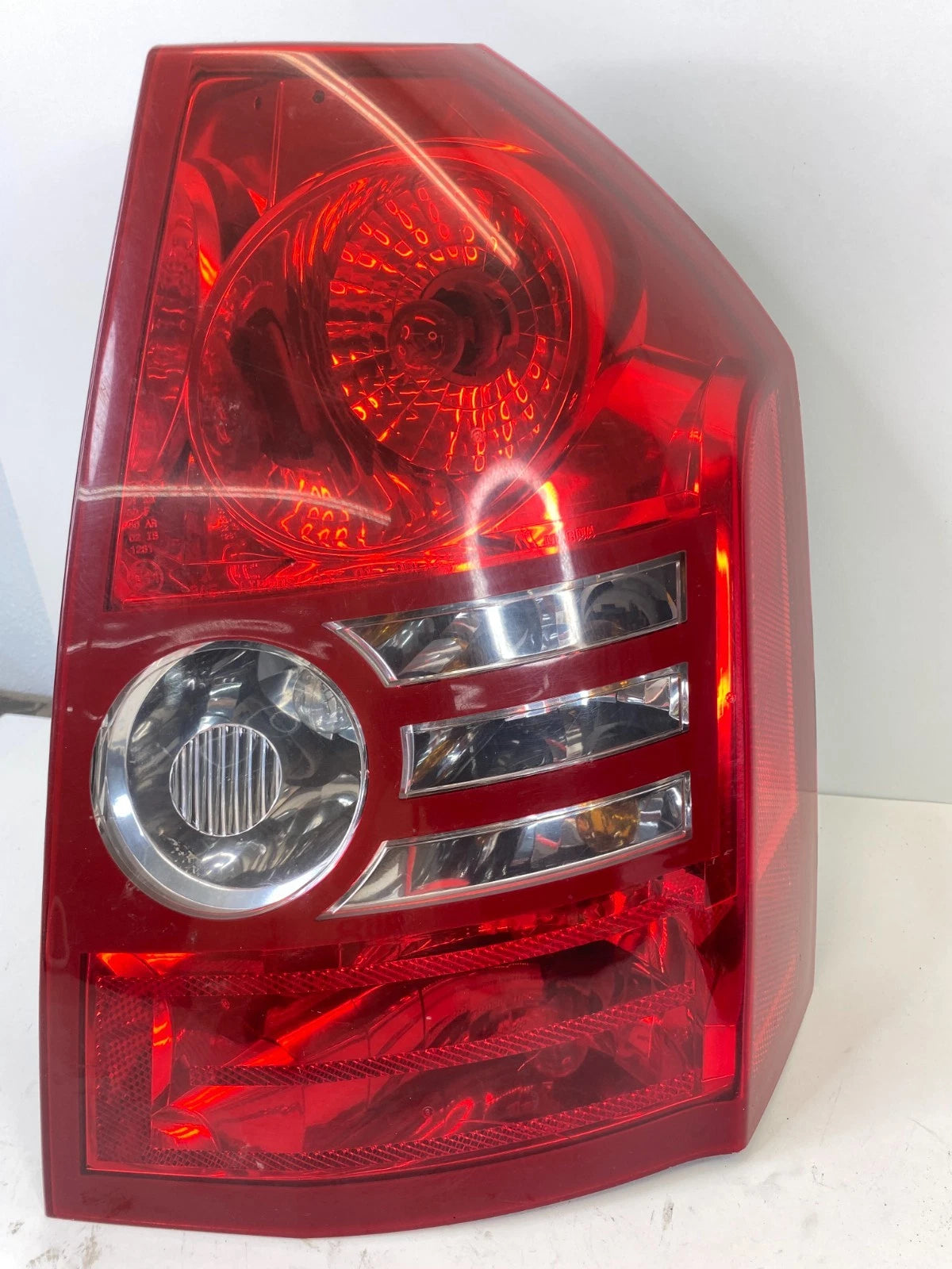 2008-2010 CHRYSLER 300 REAR RIGHT PASSENGER TAILLIGHT TAIL LAMP ASSEMBLY OEM