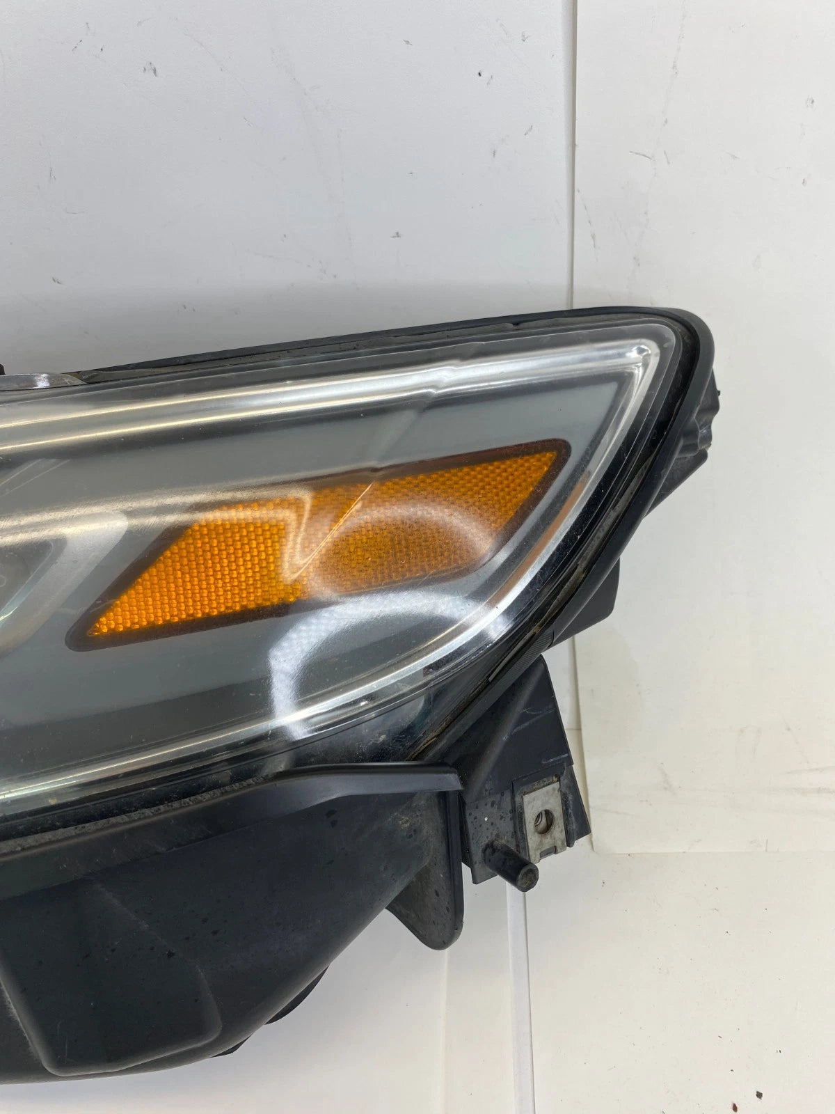 2013-2019 FORD TAURUS LEFT DRIVER HEADLIGHT HEADLAMP HALOGEN DG13-13006-DF OEM