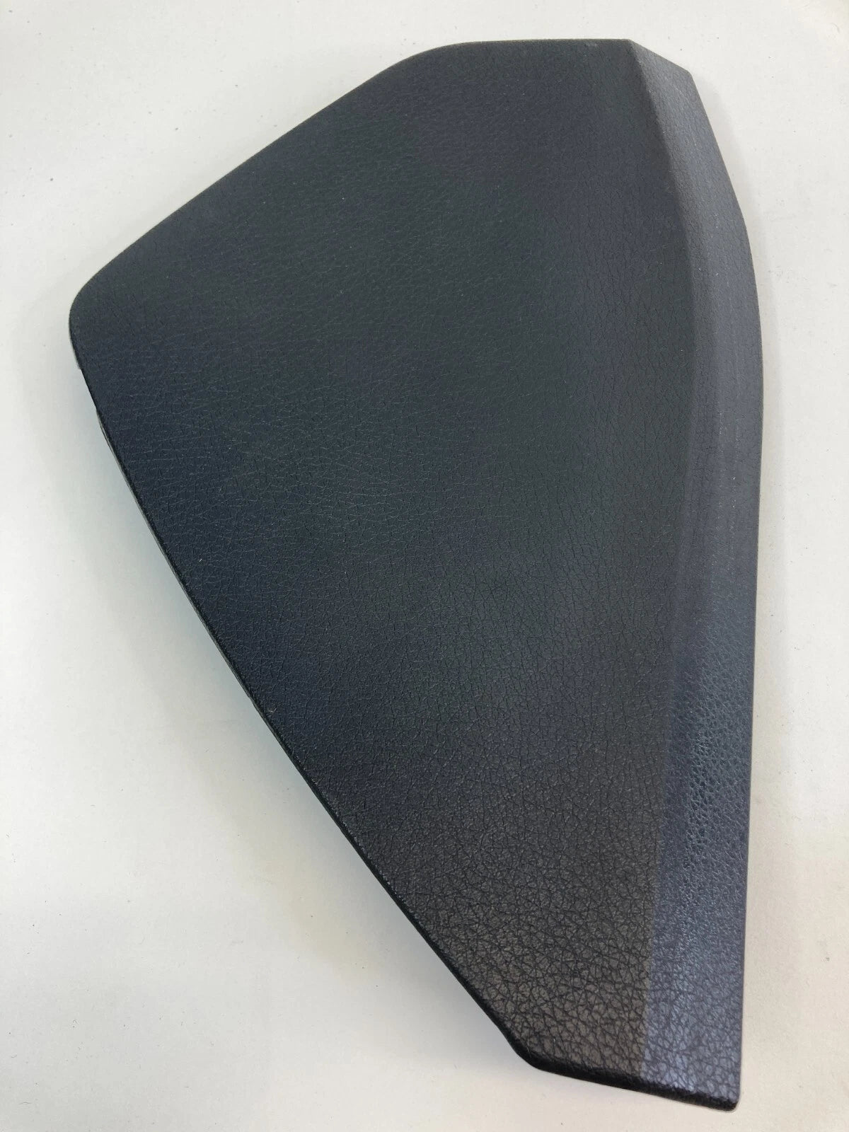 2000-2003 MERCEDES-BENZ E320 BLACK RIGHT PASSENGER DASH BEZEL END CAP 2116800478