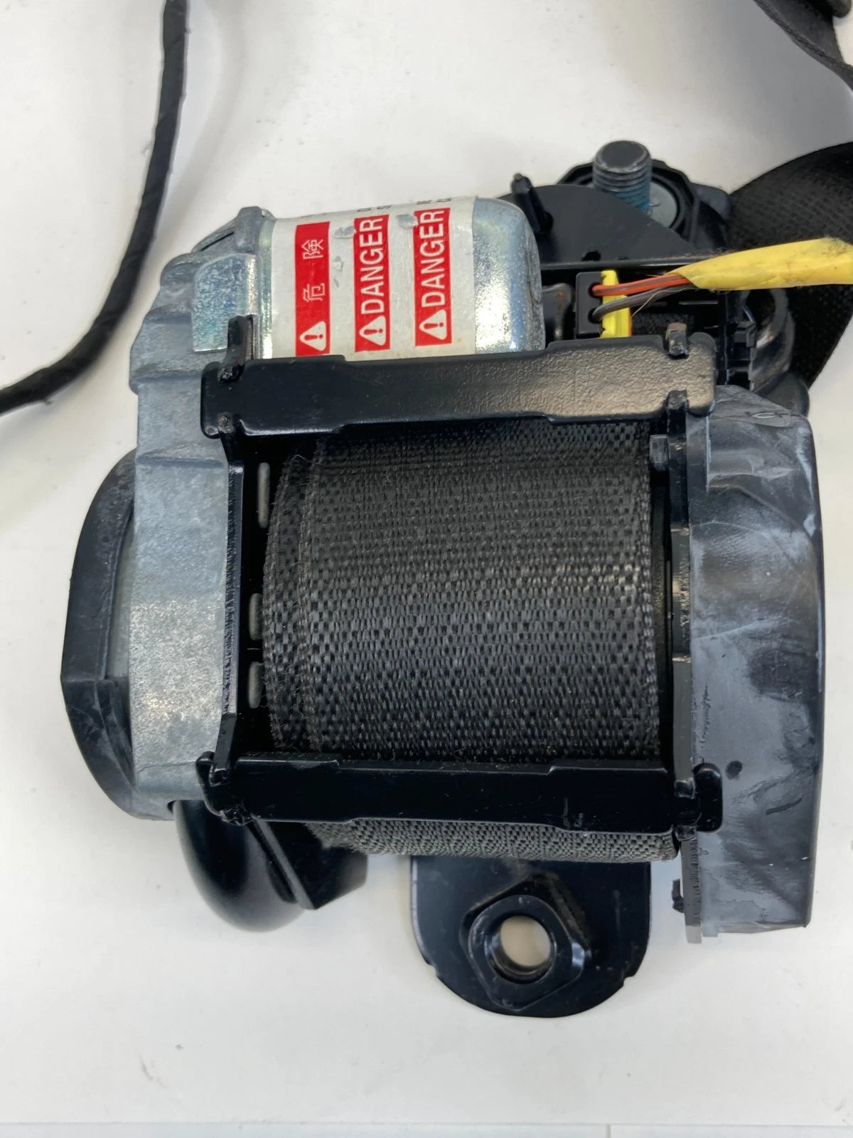 11-16 CHEVY CRUZE FRONT LEFT DRIVER SEAT BELT RETRACTOR & TENSIONER 616263700C