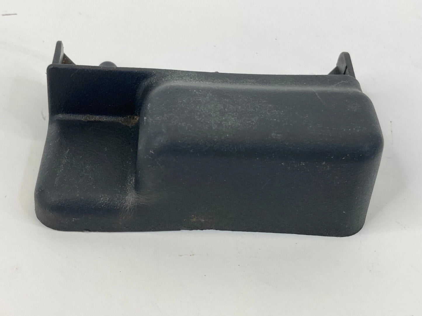 2000-2006 CHEVROLET TAHOE GMC YUKON FRONT LEFT SEAT ADJUSTER COVER TRIM 15763293