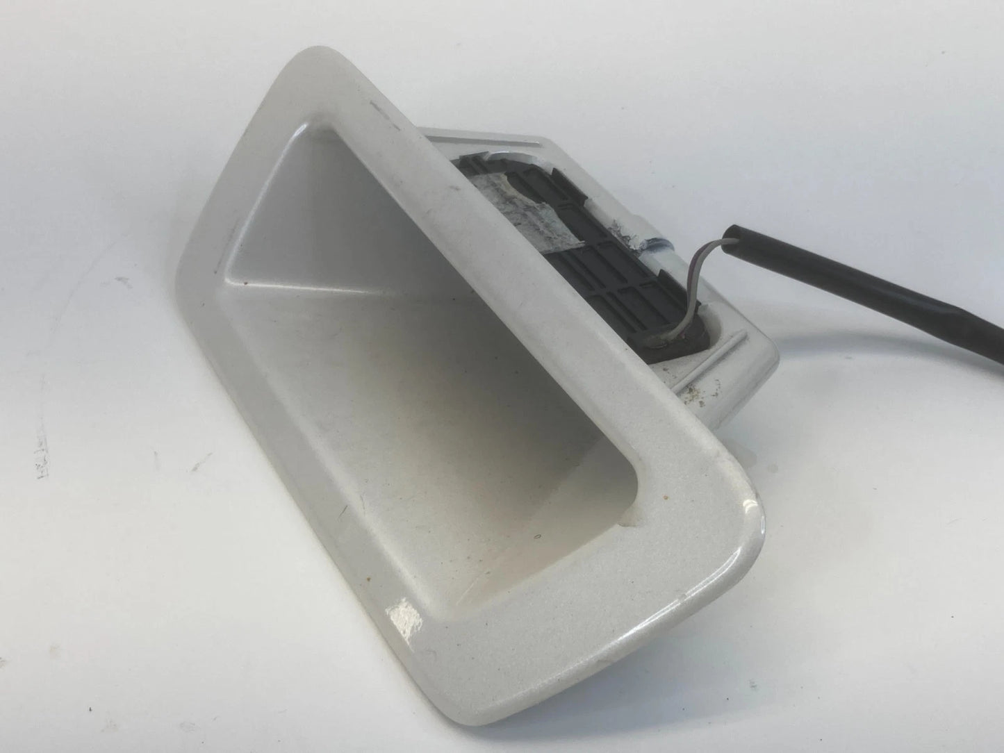 09-12 GMC ACADIA REAR TRUNK EXTERIOR LIFTGATE HANDLE HATCH WHITE 25948866 OEM