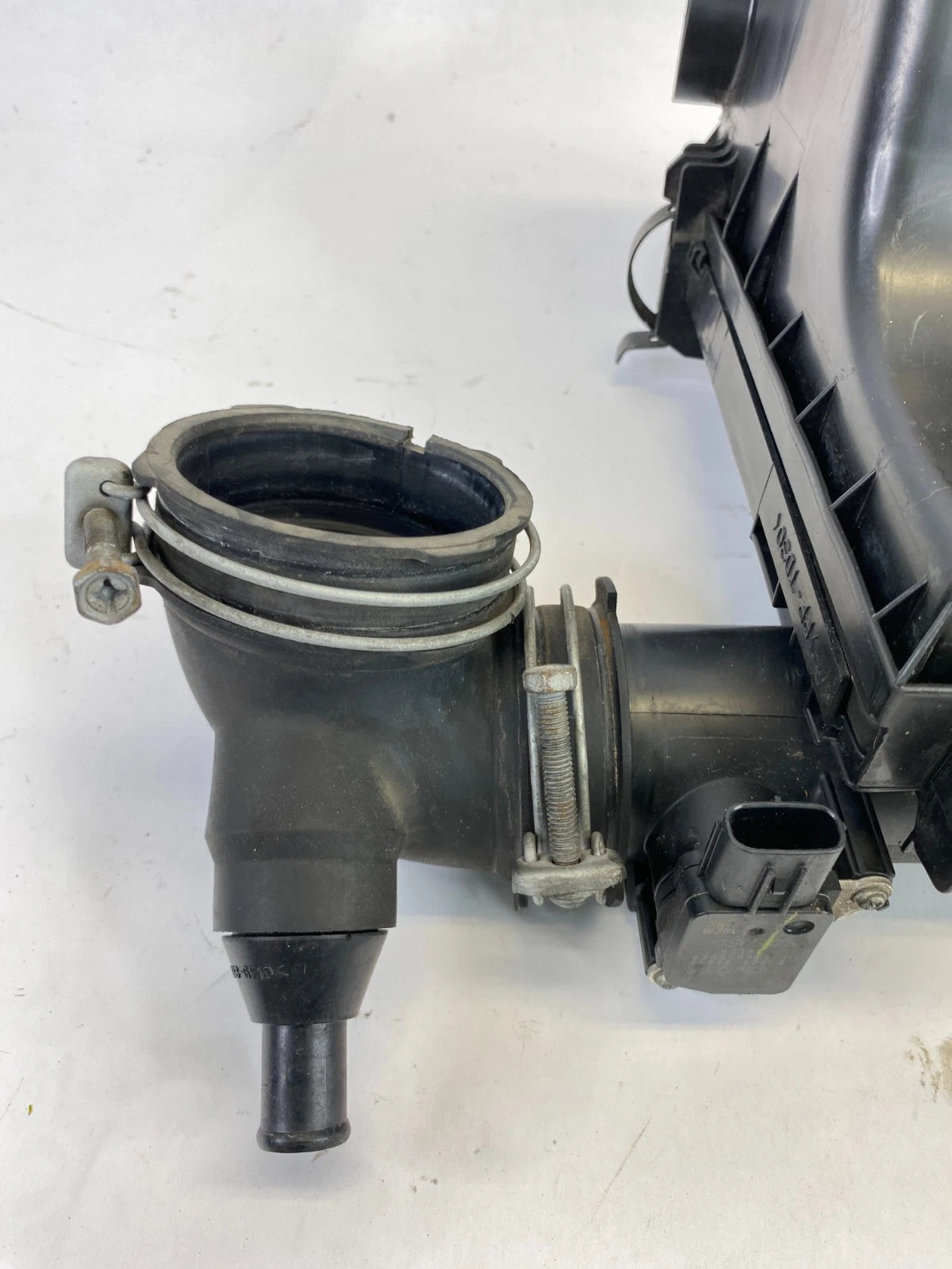2010-2015 TOYOTA PRIUS 1.8L AIR CLEANER FILTER BOX HOUSING 17812-37030 OEM