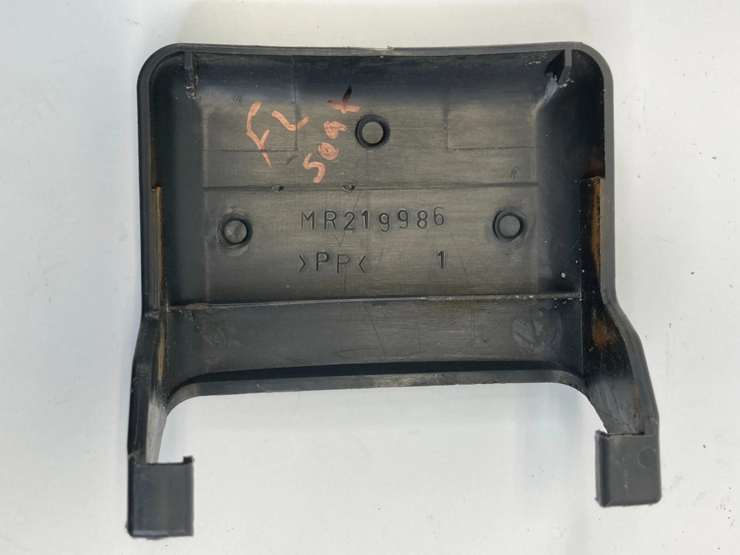 97-04 MITSUBISHI MONTERO SPORT FRONT LEFT SEAT REAR LEFT SIDE TRACK END COVER