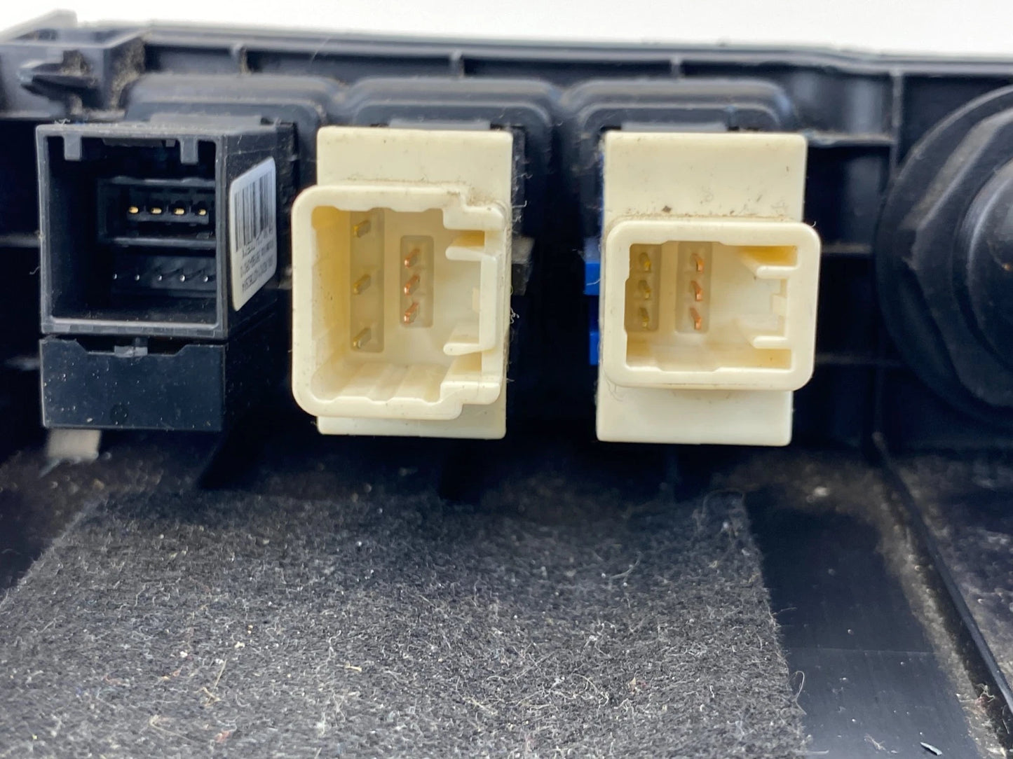 2014-2019 TOYOTA COROLLA FR CENTER CONSOLE HEATED SEAT SWITCH USB AUX ASSY OEM