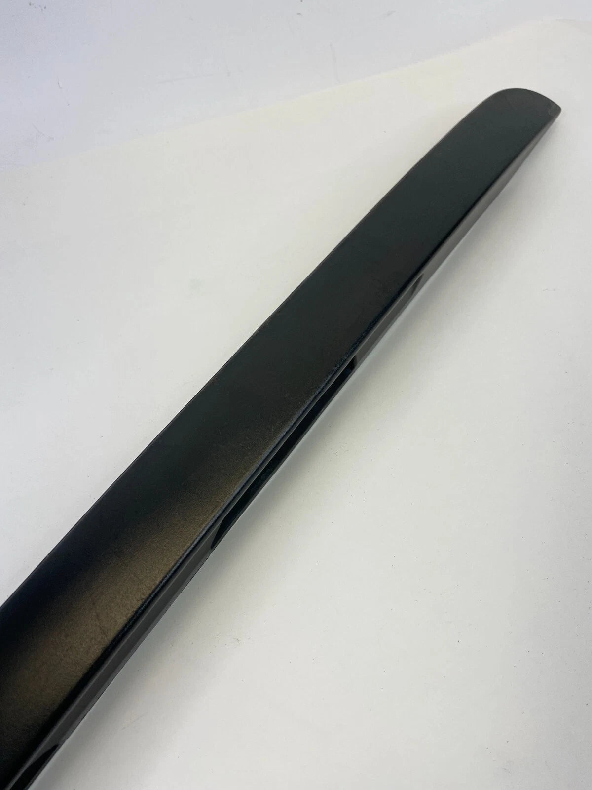 01 02 03 04 05 HONDA CIVIC REAR TRUNK LID LICENSE PLATE MOLDING 74890-S5P-A OEM