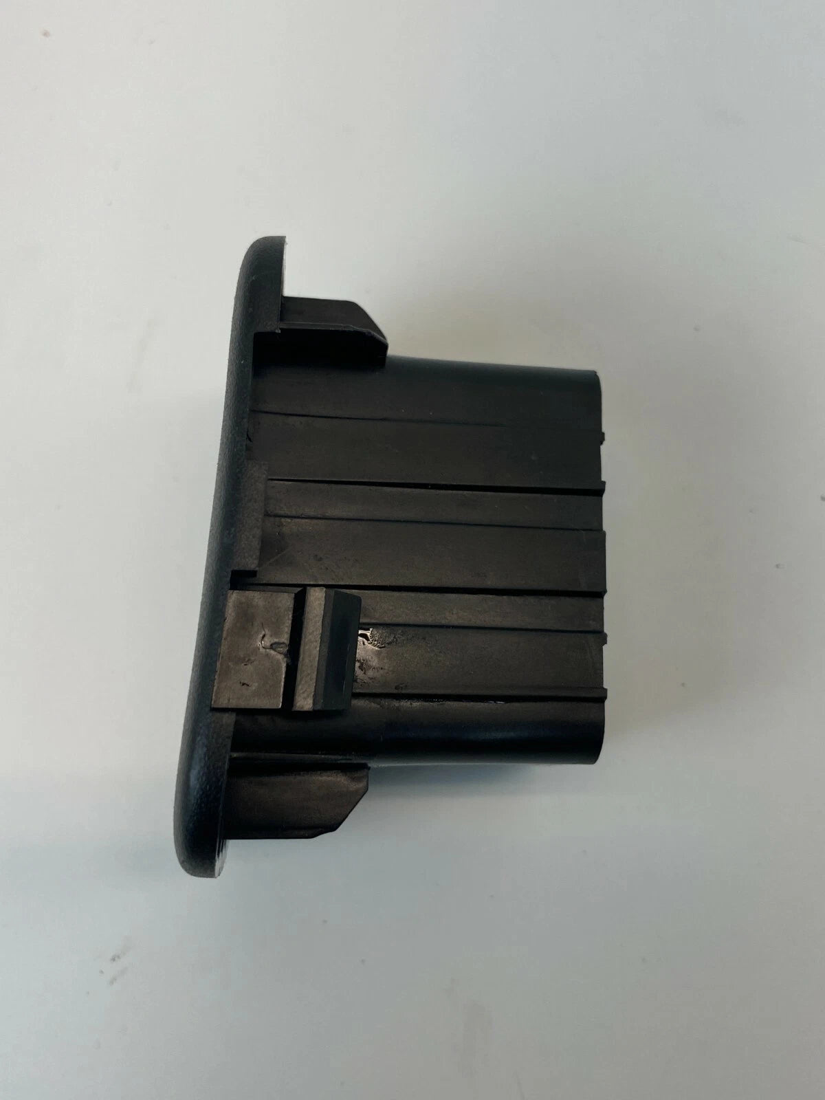 09 10 11 12 CHEVROLET TRAVERSE LOWER CENTER CONSOLE AIR VENT DUCT GRILL OUTLET