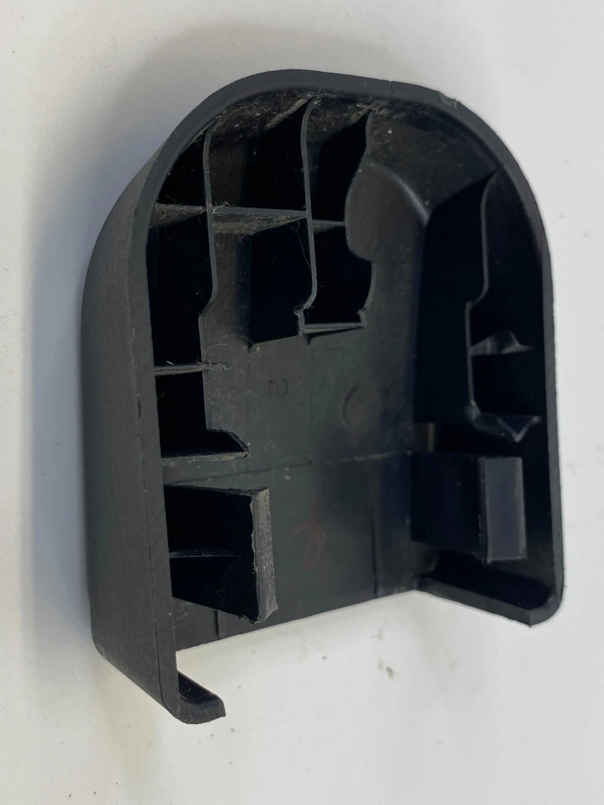 2004-2008 NISSAN MAXIMA FRONT RIGHT SEAT BELT RETRACTOR LOWER COVER 86827-7S000