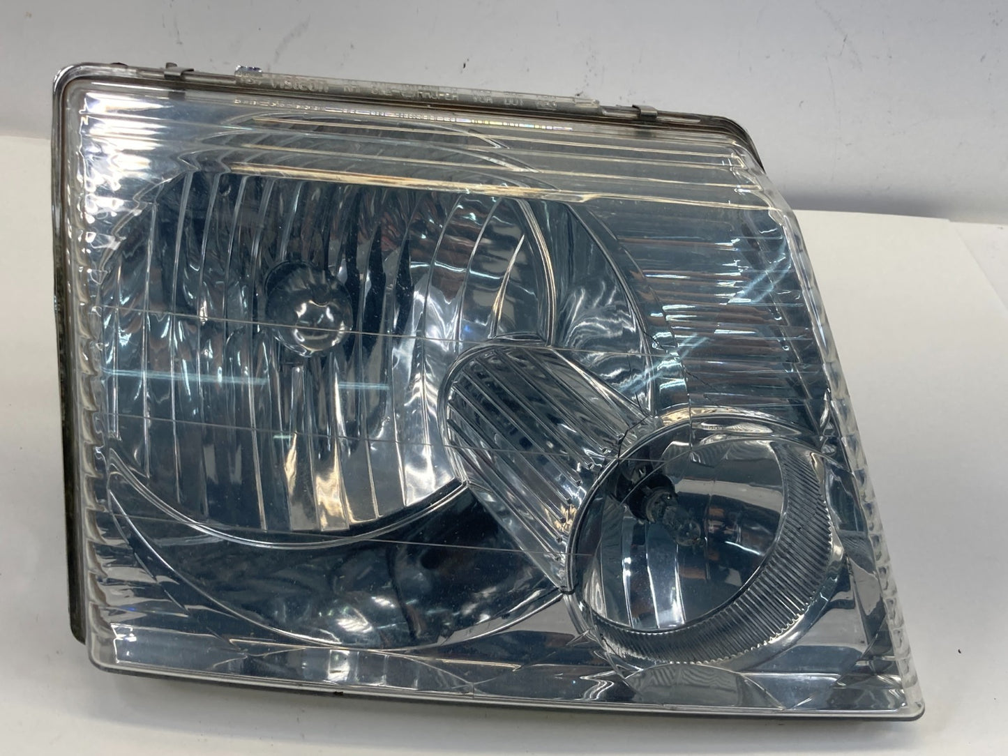 2002-2005 Ford Explorer Front Right Passenger Side Headlight Head Light Lamp OEM