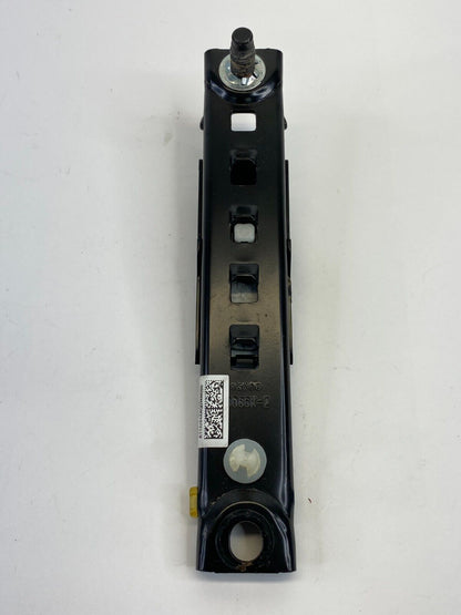 2013-2015 Chevrolet Malibu Front Seat Belt Height Adjuster 13577246 OEM