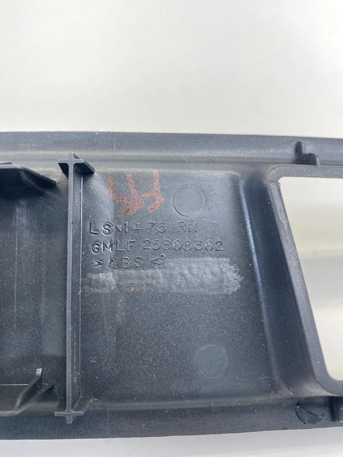 09-12 CHEVY TRAVERSE FRONT RIGHT DOOR WINDOW SWITCH BEZEL COVER TRIM 25868362