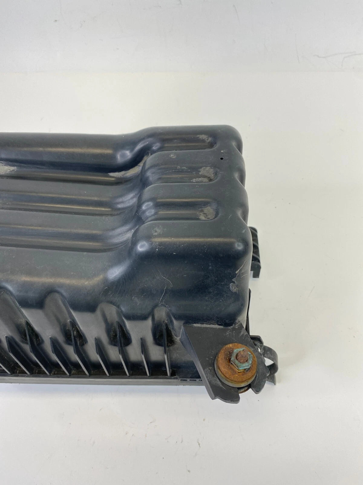 2007-2009 HYUNDAI SANTA FE 3.3L AIR INTAKE CLEANER BOX LOWER COVER 28112-2B000