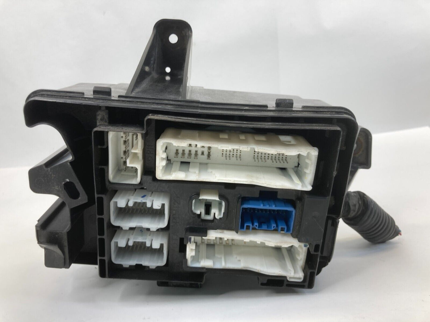 2007 07 Toyota Tundra 5.7L Fuse Relay Box Right Block Connector Holder OEM