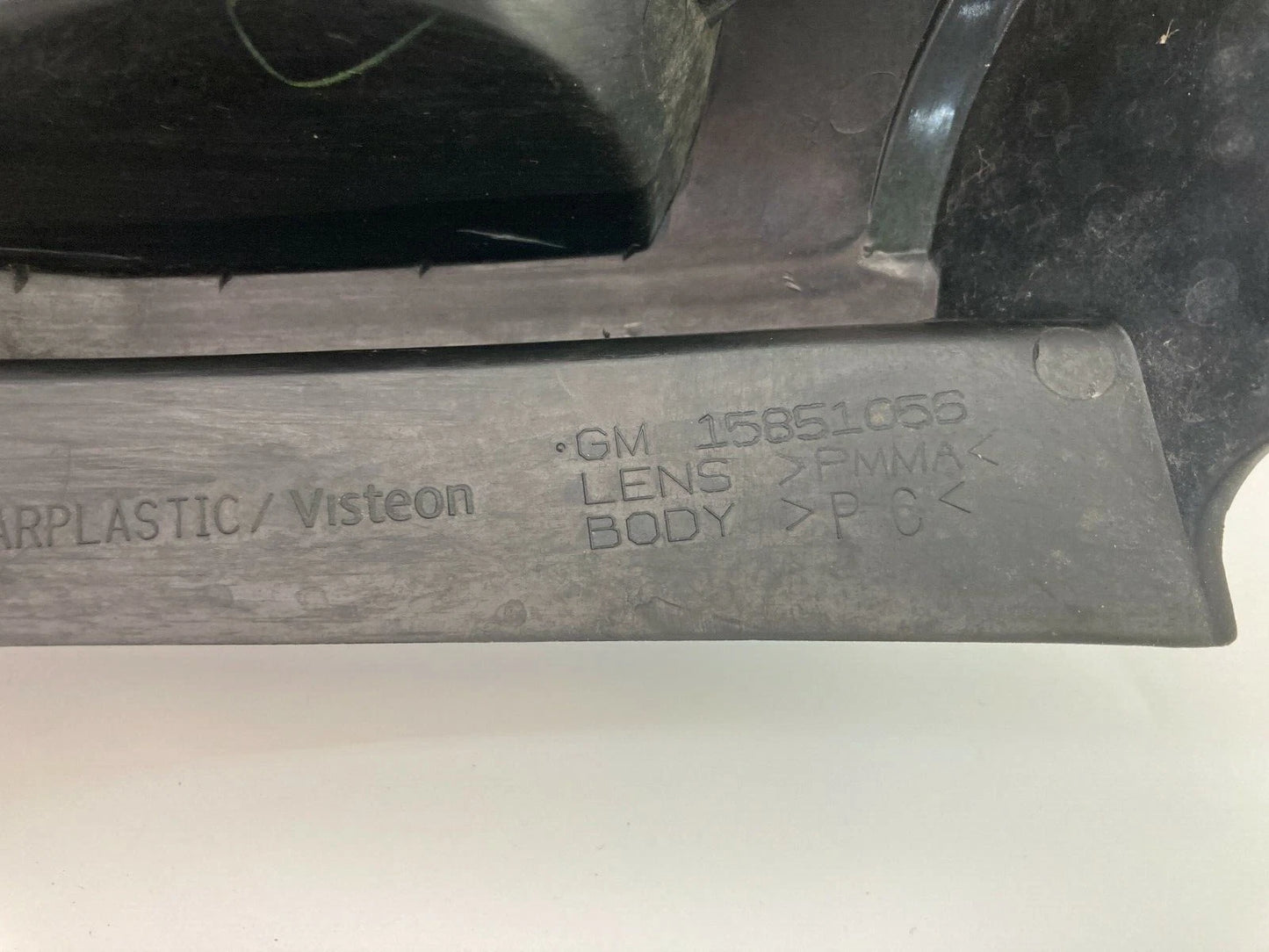 2002-2007 SATURN VUE REAR RIGHT PASSENGER TAIL LIGHT TAILLIGHT TAILLAMP 15851056