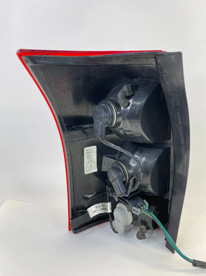 02-07 SATURN VUE REAR RIGHT PASSENGER TAIL LIGHT TAILLIGHT TAILLAMP 22711438 OEM