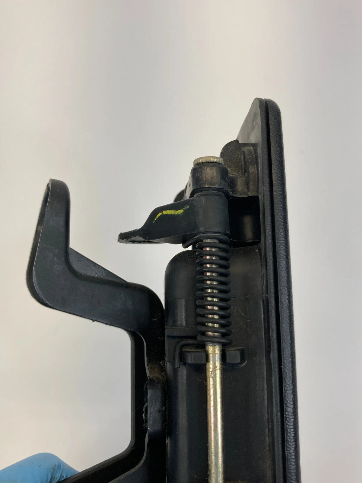 2000-2004 CHEVROLET TAHOE GMC YUKON REAR TRUNK LEFT DOOR OPEN RELEASE HANDLE OEM