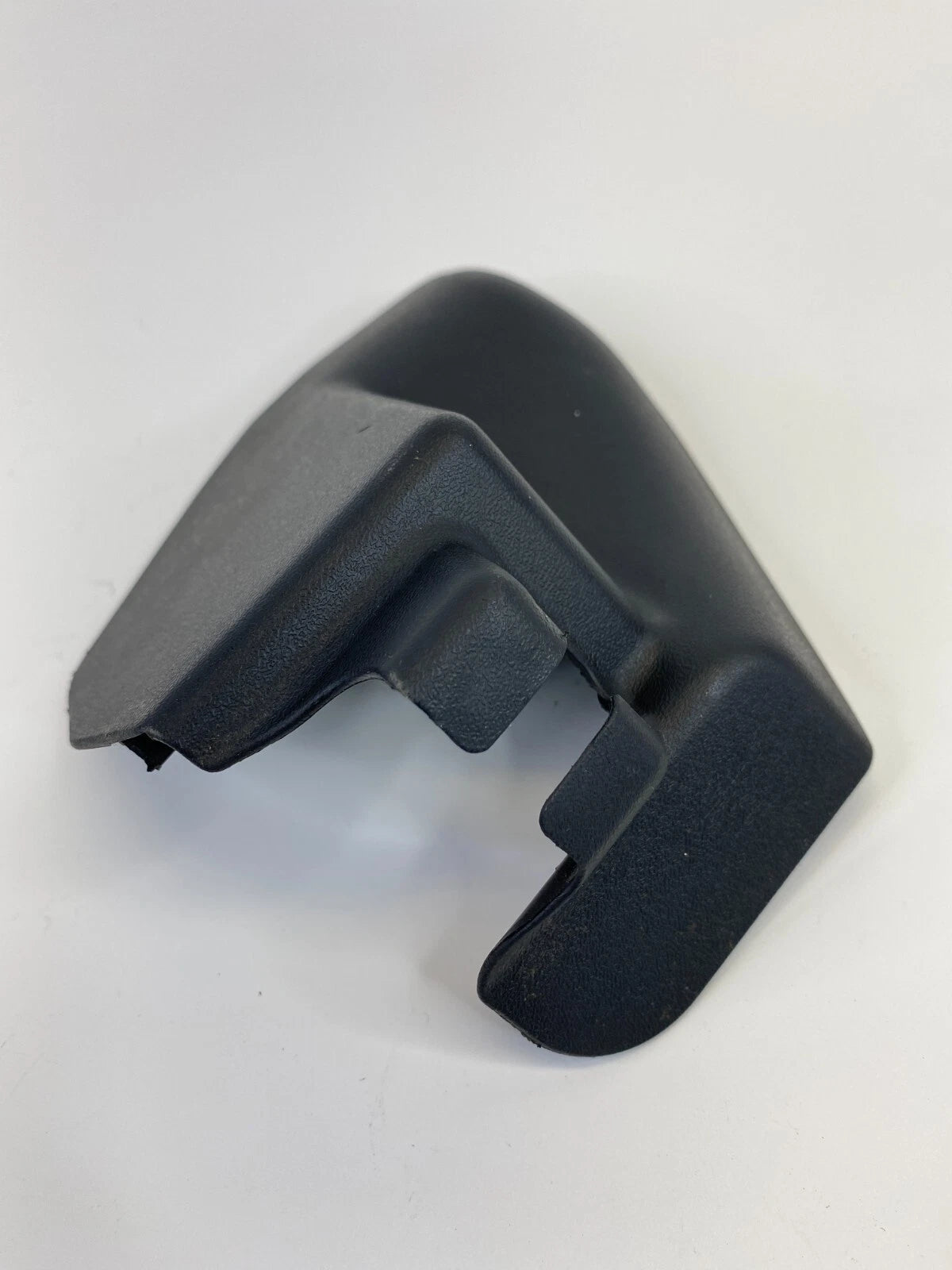 09-13 SUBARU FORESTER FRONT RIGHT PASSENGER SEAT RAIL CAP TRIM COVER 64115SC000