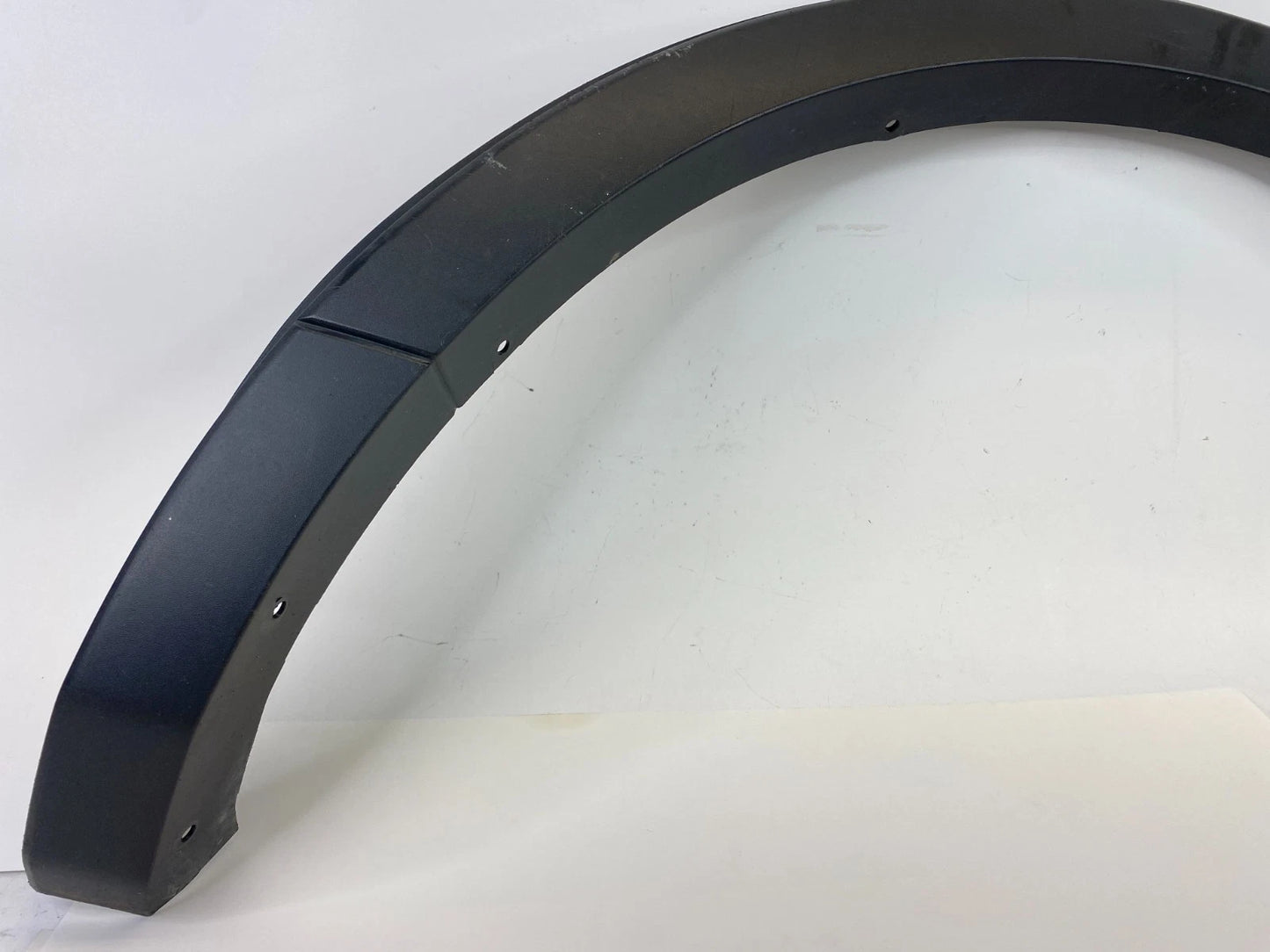 2013-2019 FORD INTERCEPTOR UTILITY REAR LEFT SIDE QUARTER WHEEL OPENING MOLDING