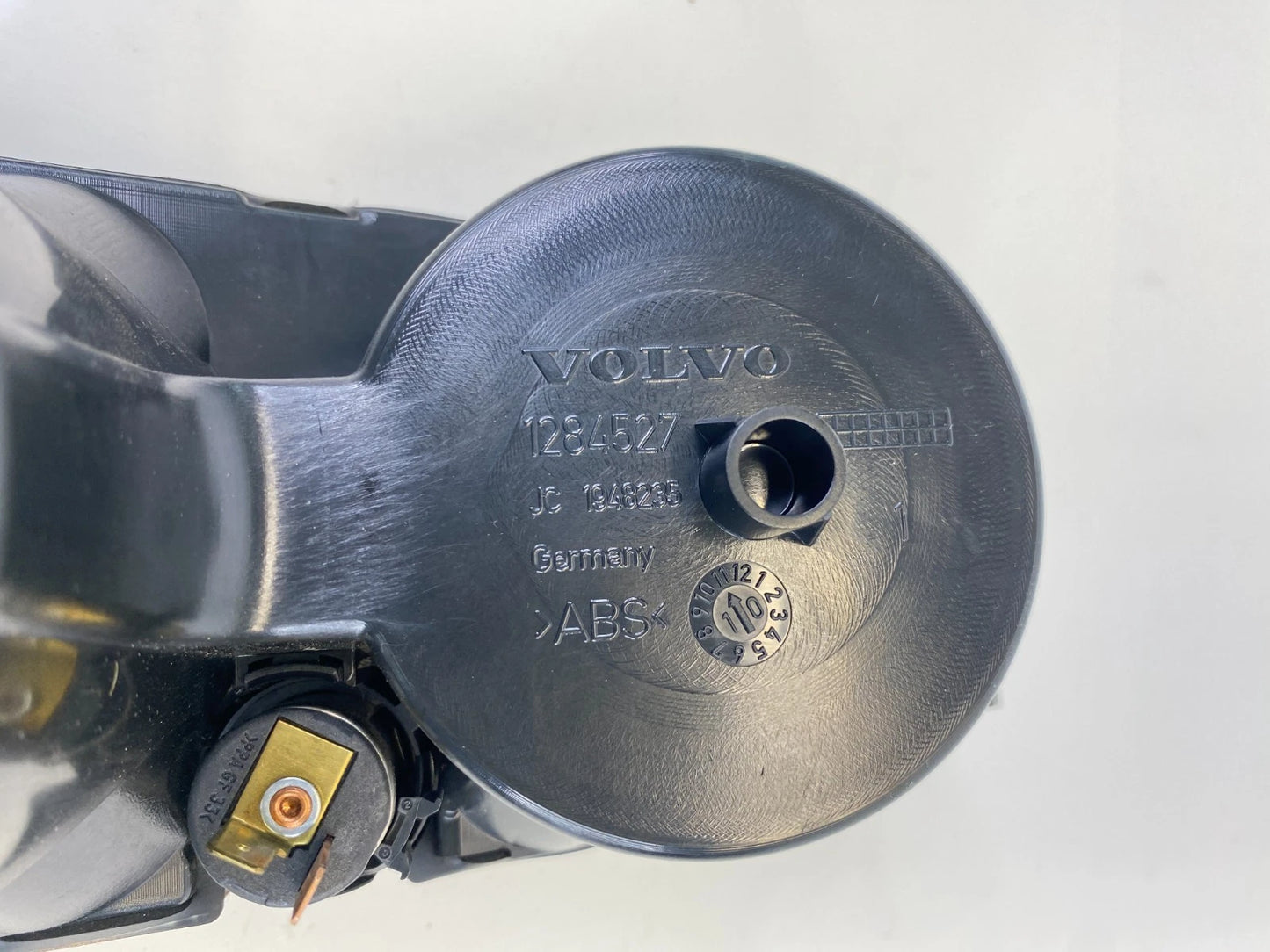 11-13 VOLVO S60 CENTER CONSOLE INSERT DUAL CUP HOLDER CUPHOLDER W/ POWER OUTLET