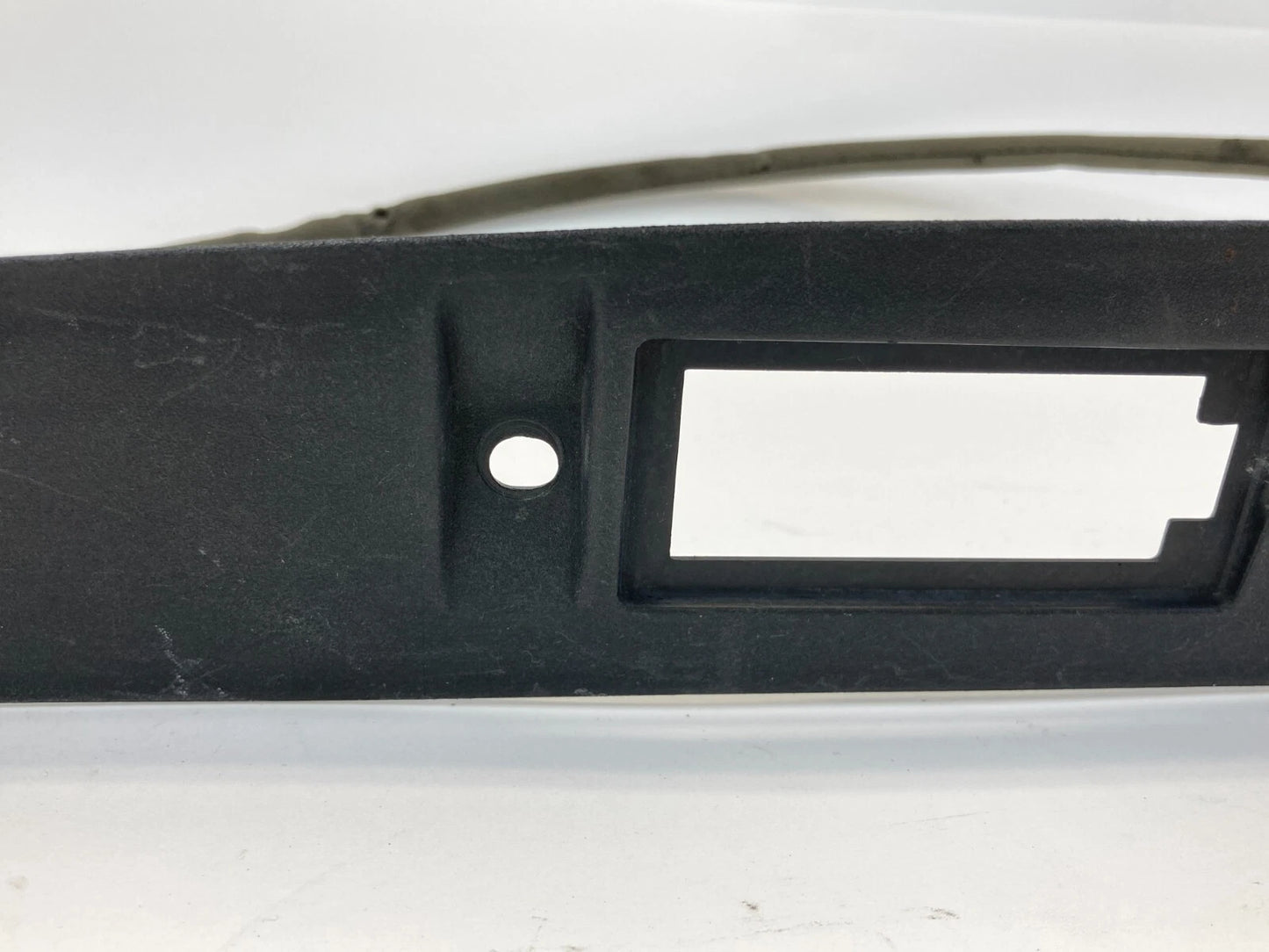 2009 2010 09 10 DODGE JOURNEY REAR TRUNK LID LICENSE LAMP LIGHT MOLDING BEZEL