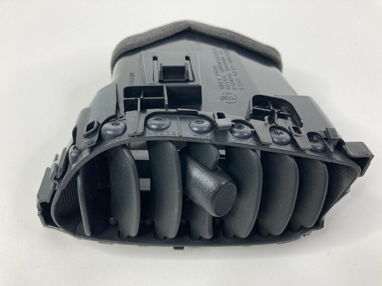 2011-2017 Nissan Juke Dash Center Right Inner Air Vent Grille 68750-1KK0A