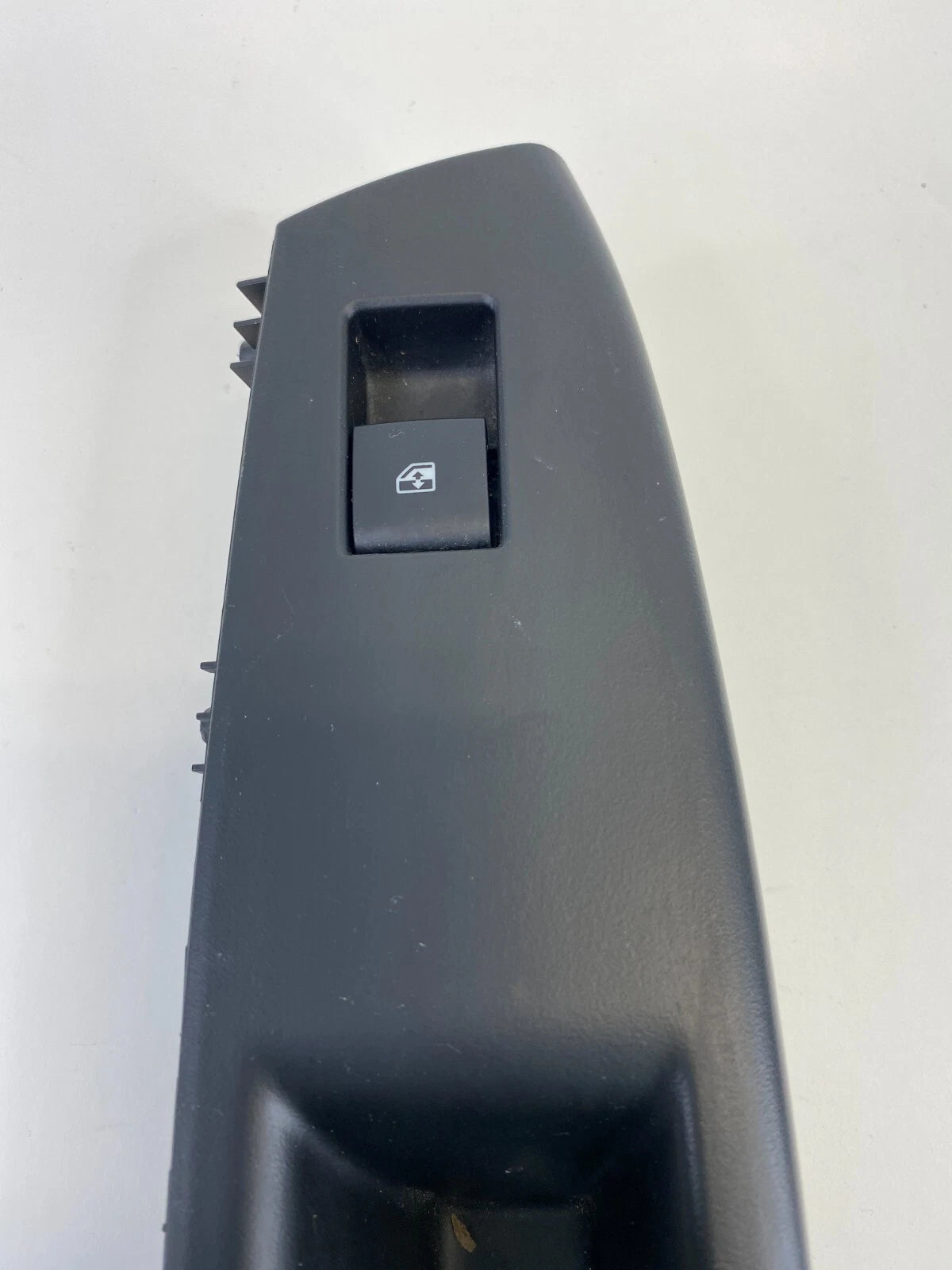 2011-2016 CHEVROLET CRUZE REAR LEFT DOOR WINDOW CONTROL SWITCH 20933566