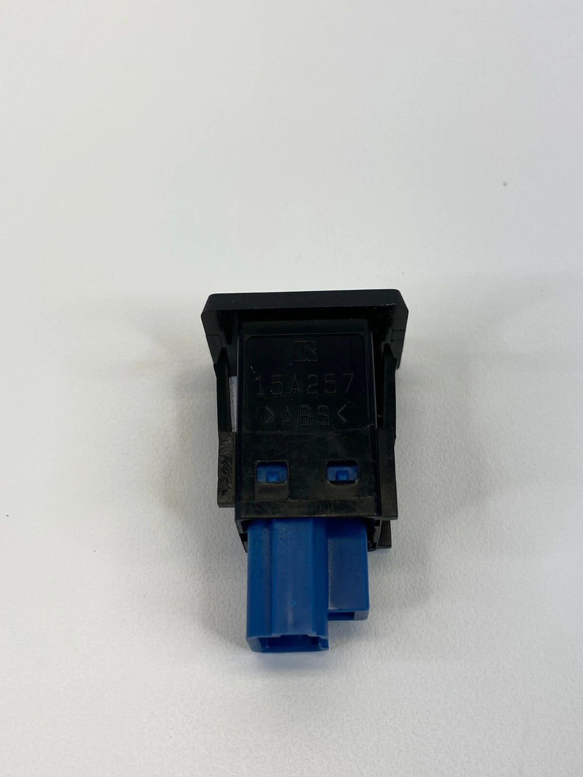 2002 2003 LEXUS ES300 04-06 LEXUS ES330 TRUNK LID CANCEL OPENER BUTTON SWITCH