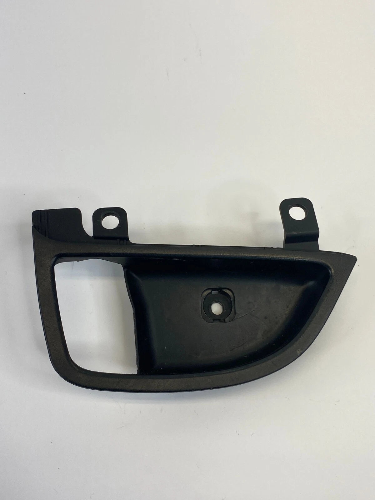11-16 HYUNDAI ELANTRA FRONT LEFT DRIVER SIDE INNER DOOR HANDLE BEZEL 82611-MD000