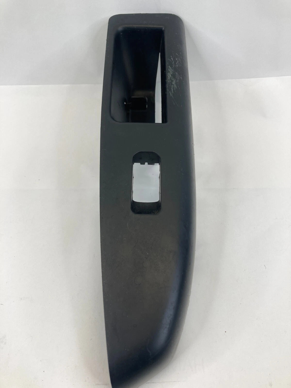 2010-2013 KIA SOUL REAR RIGHT PASSENGER SIDE DOOR WINDOW SWITCH BEZEL TRIM OEM