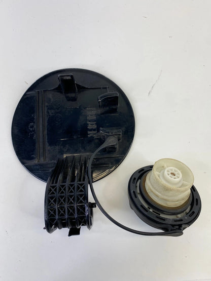 2011-2015 KIA SORENTO FUEL FILLER DOOR GAS LID COVER W/ CAP BLACK 695102P000 OEM