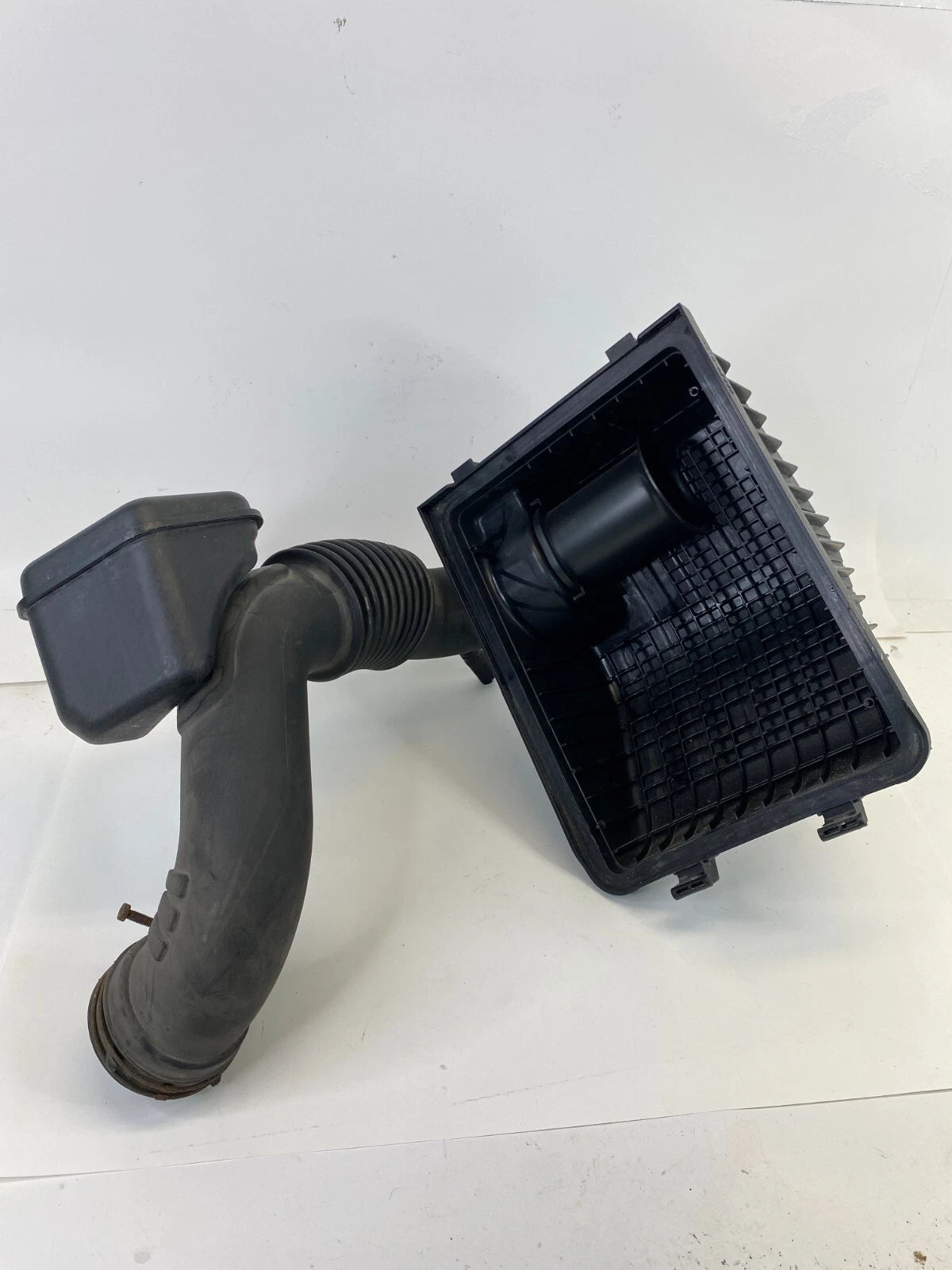 13-16 HYUNDAI SANTA FE SPORT INTAKE UPPER CLEANER BOX HOUSING 28130-2W200 OEM