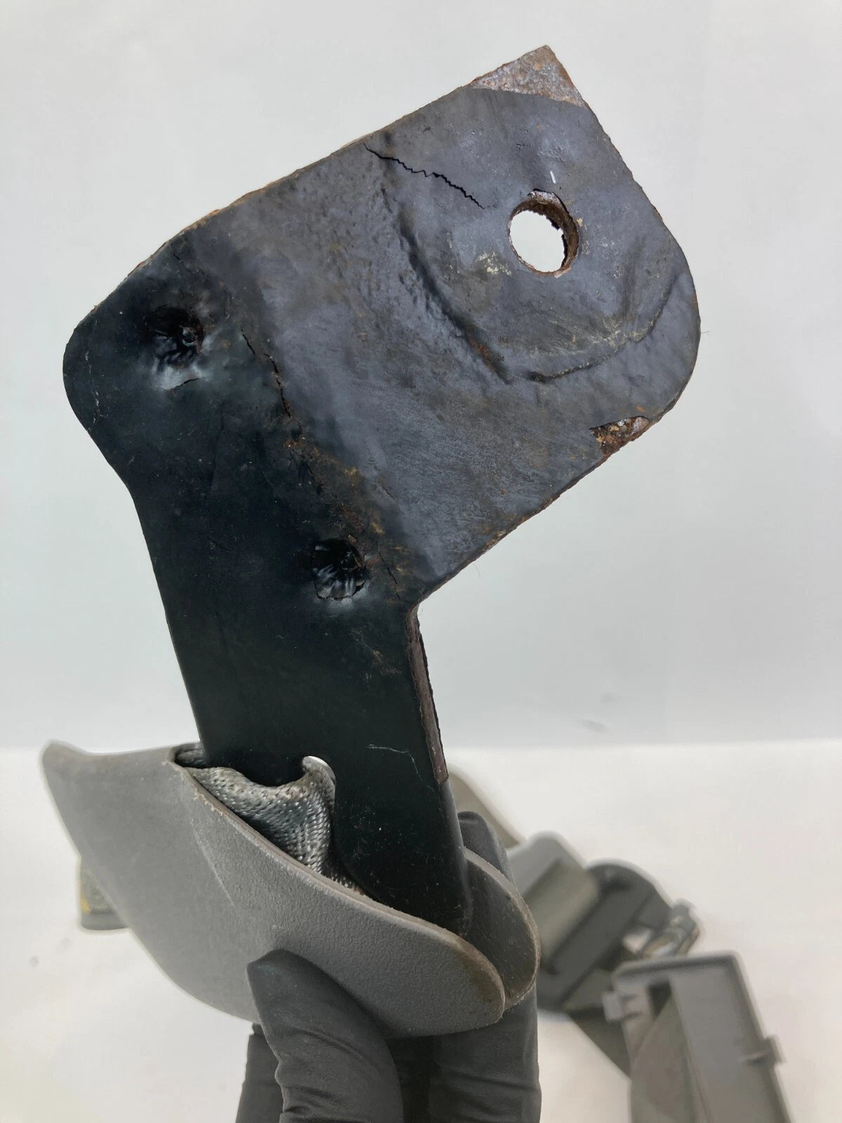 2001-2005 PONTIAC AZTEK FRONT RIGHT SIDE SEAT BELT PRE TENSIONER RETRACTOR OEM