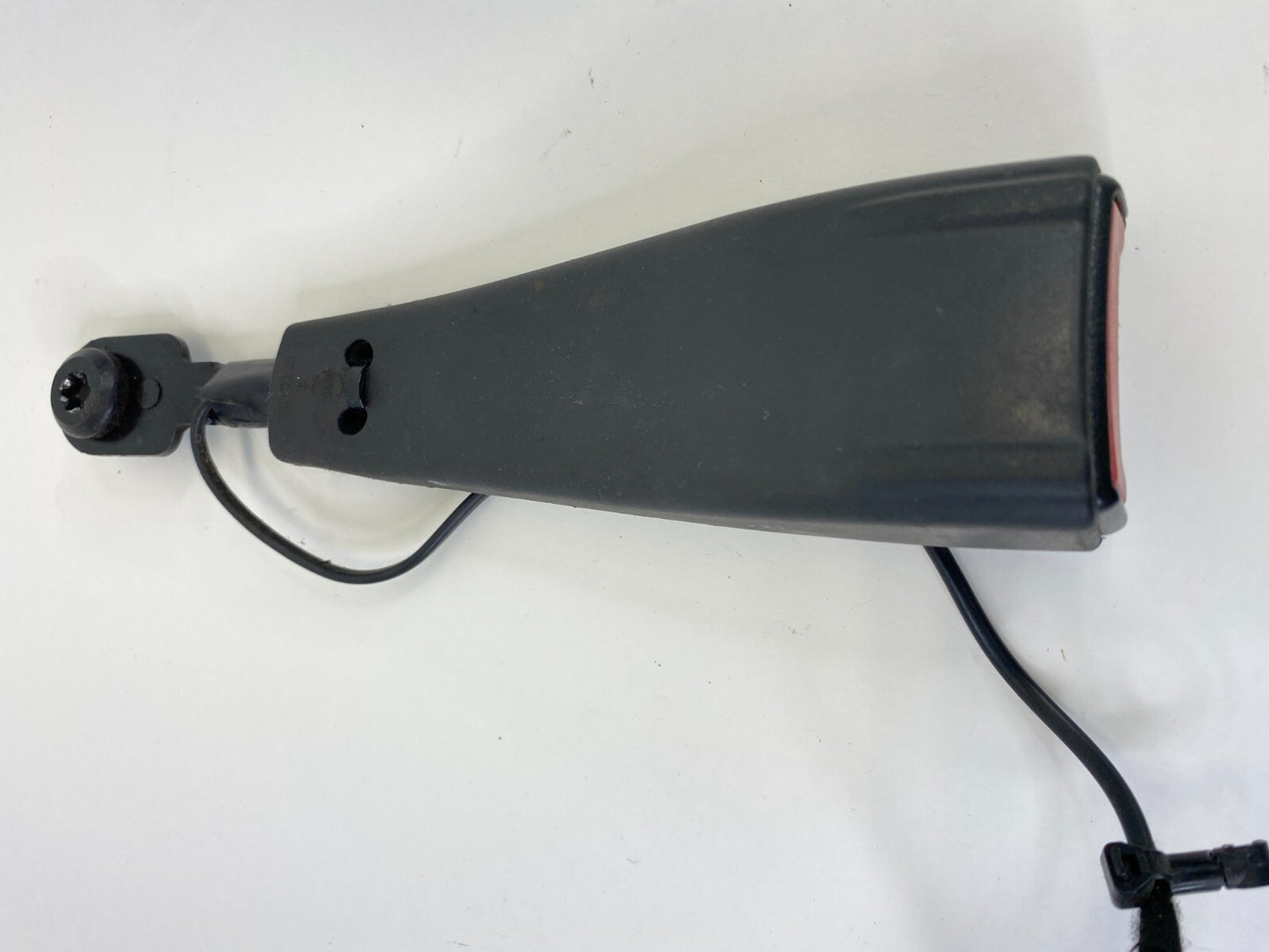 2011-2016 Chevrolet Cruze Front Left Driver Side Seat Belt Buckle